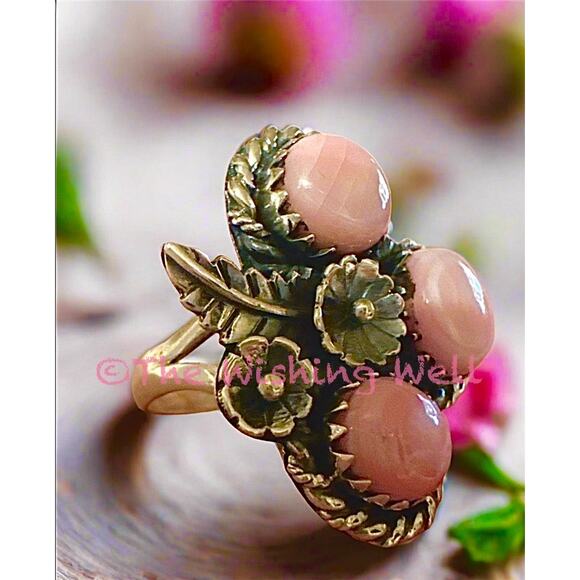 Queen Conch Pink Three Stone | Sterling Silver Ring | Size 8 - Picture 5 of 6